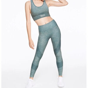 Pink Victoria’s Secret • Seamless Leggings